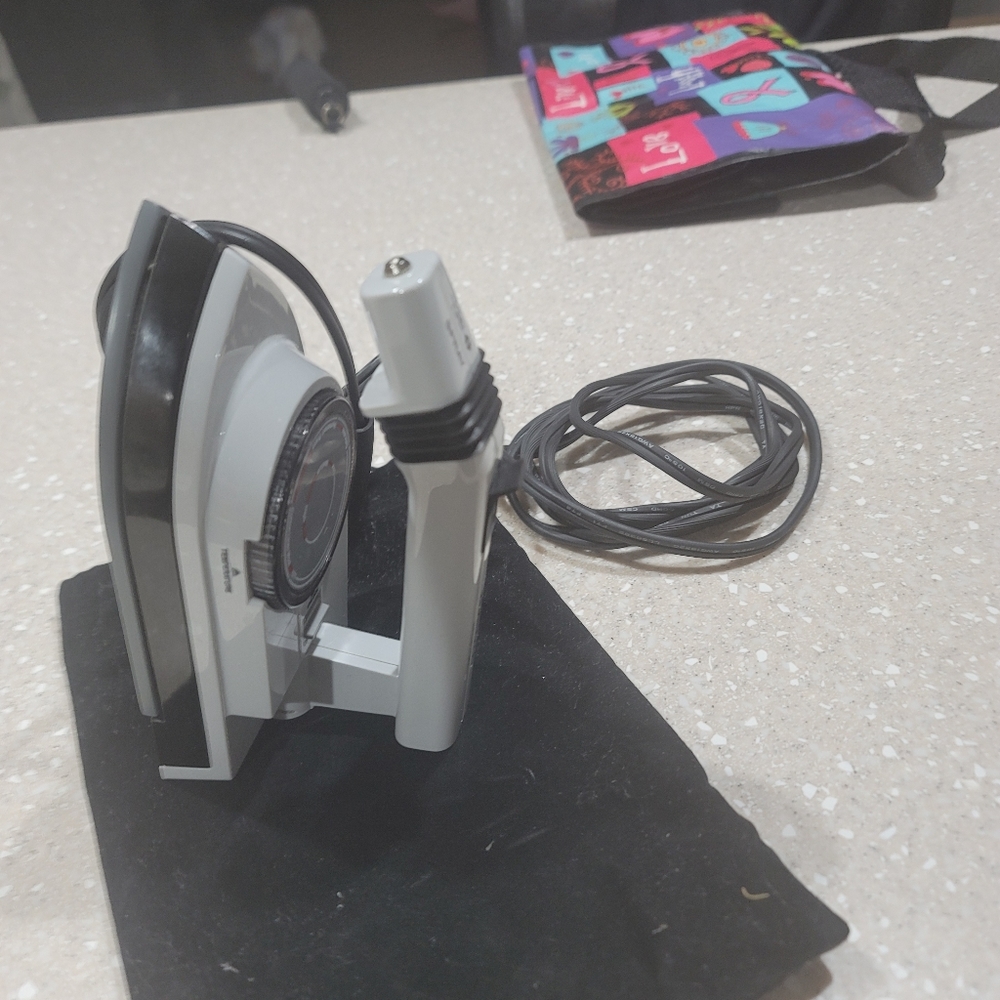 Remington travel iron